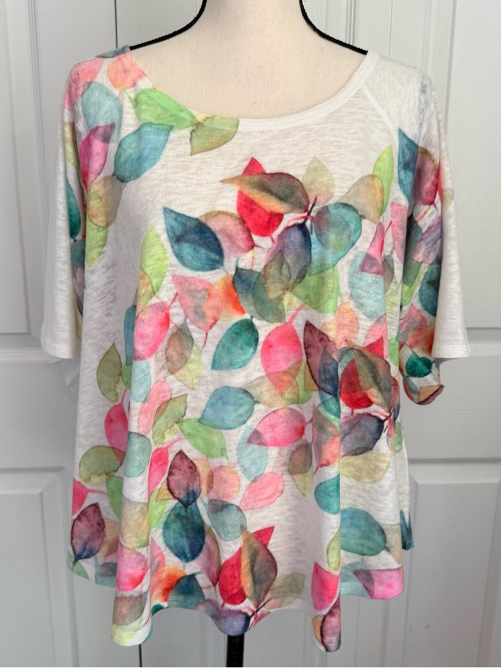 Et’ Lois Women's Watercolor Leaf Short Sleeve Tee - Multicolor large oversized